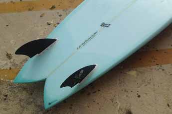 twin fin surf